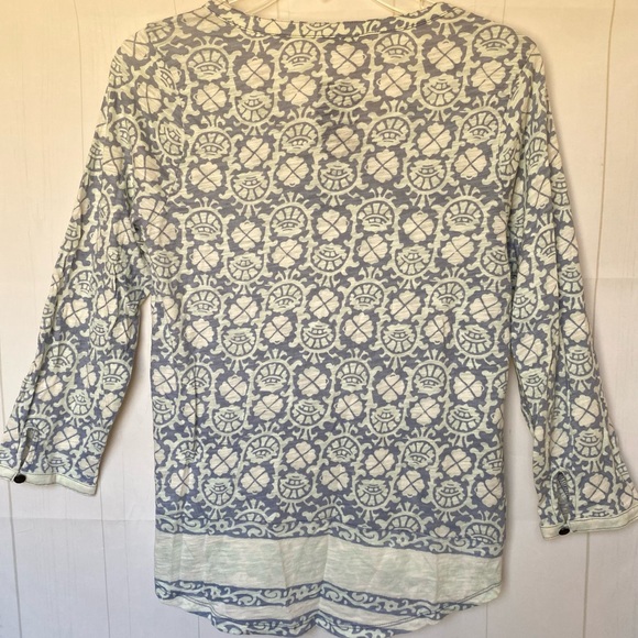 Lucky Brand Medium Printed Top Split Neck Curved Hem - Picture 6 of 6